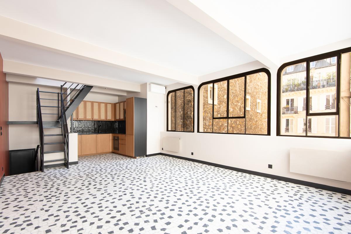 Triplex d’exception (prof. libérale possible en rdch.) – Rue Navarin Paris 9e