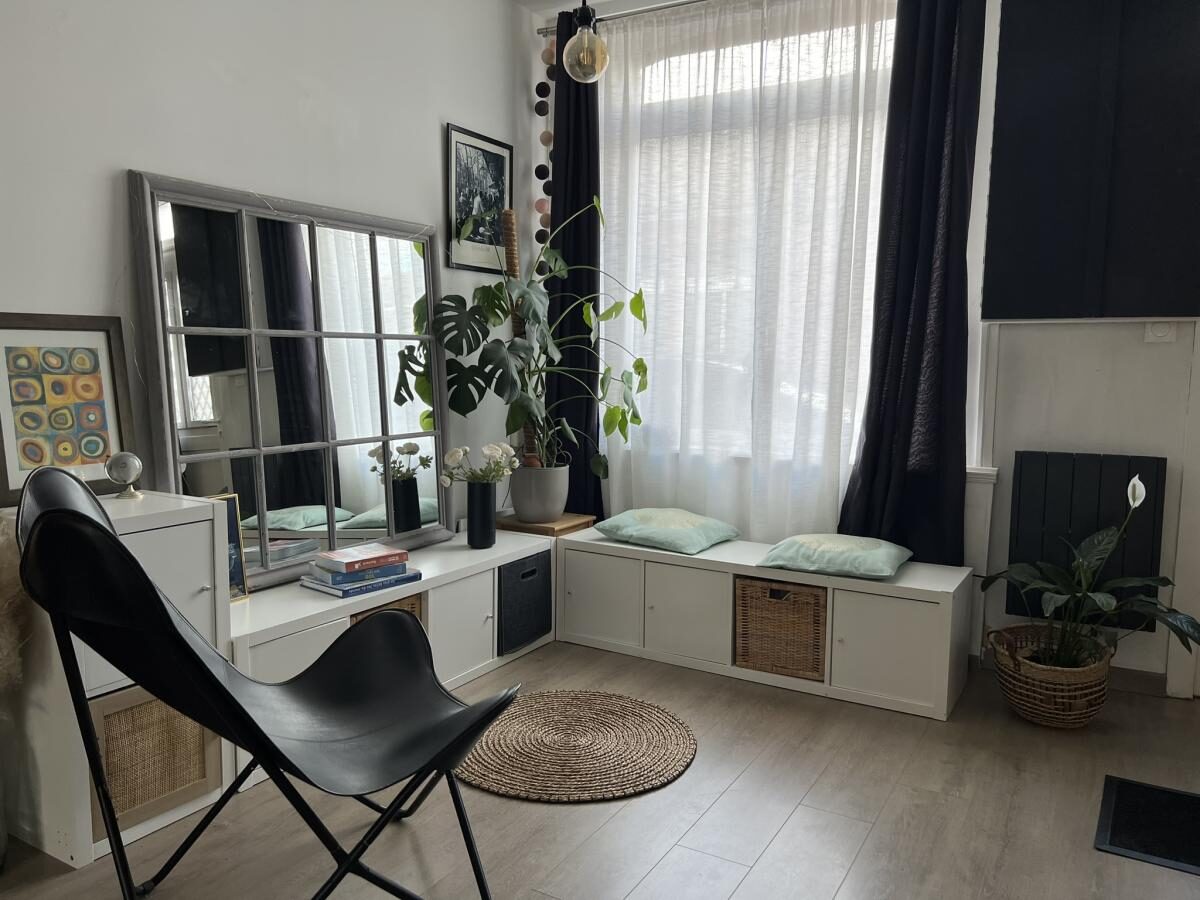 Maison 2 chambres avec jardin et terrasse.